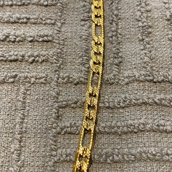 Gold plated Figaro style chain - Picture 2 of 3